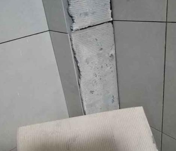 莫力达瓷砖空鼓维修公司分享下厨房瓷砖脱落的补救措施。